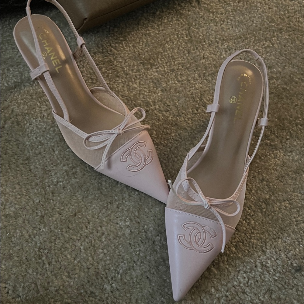 CHANEL Light Pink Pointed Slingback Shoes - Picture 2 of 3
